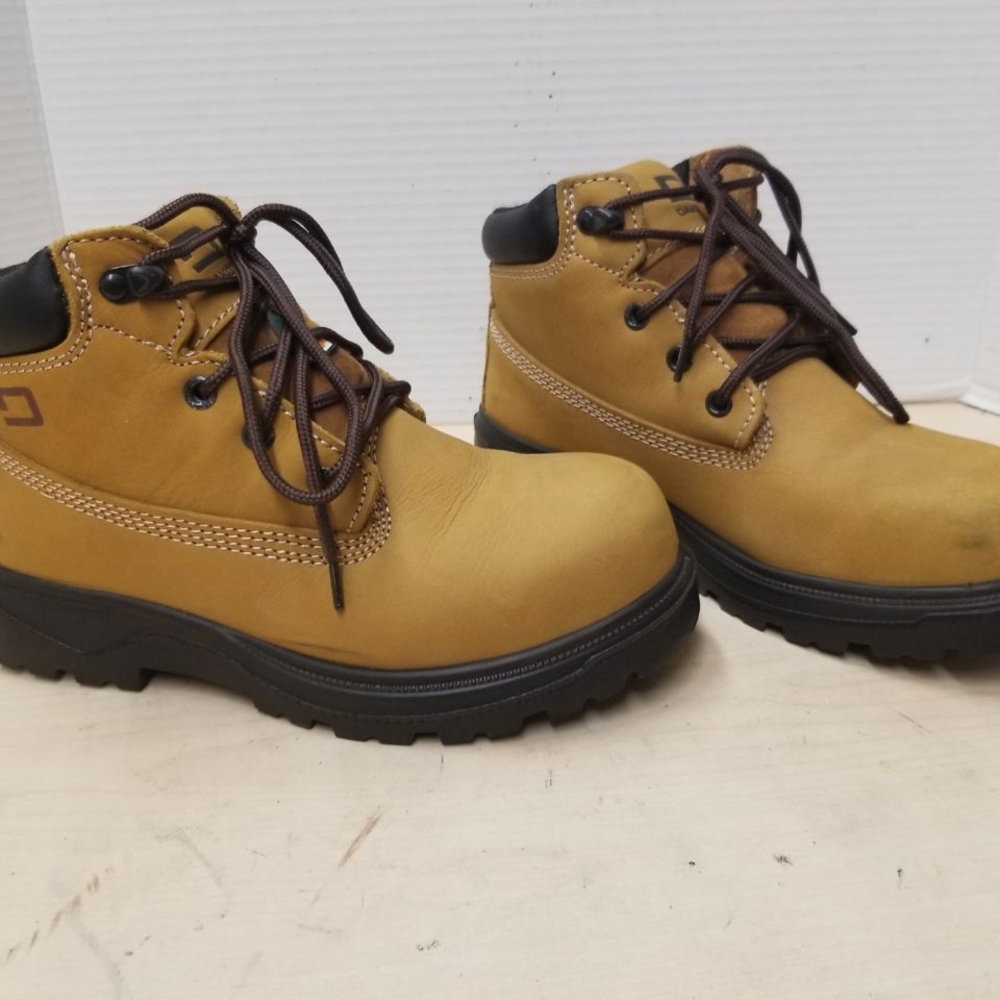 Women's CSA Dakota leather safety boots size 6.5, like new
